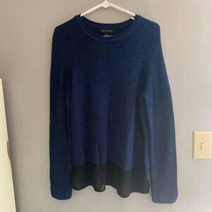 Woman’s Banana Republic Navy Knit Long Sleeve Crew Neck Classic Sweater Size M